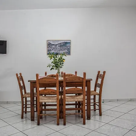 Alexandros Apartment Selli
